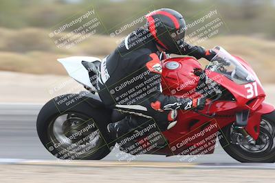 media/Nov-15-2025-Race Pace (Sat) [[8de605a2d8]]/Verified Riders/Turn 8 Inside (935am)/